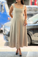 Robe gossip beige  à col carré