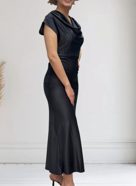 Robe sans manches noir satiné
