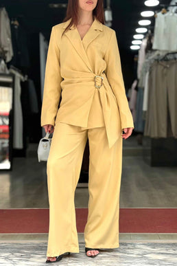 Ensemble gossip avec ceinture doré jaune