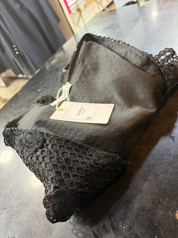 Haut croisée noir petite fleur