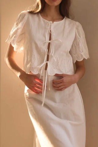 Gilet broderies angalsie à ficelles blanc