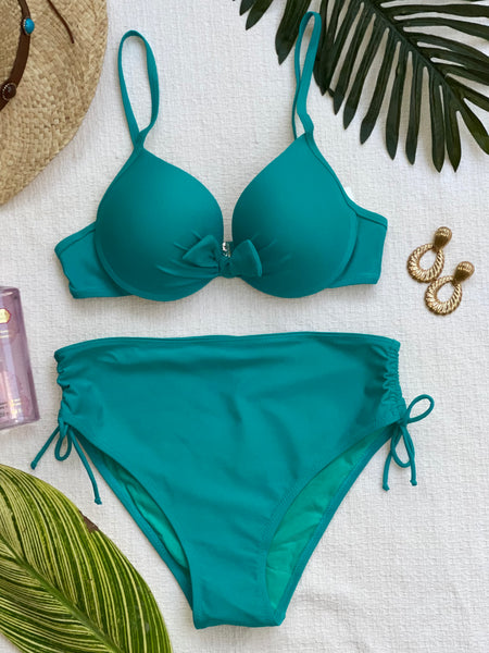 Maillot deux pièces imprimée détail noué